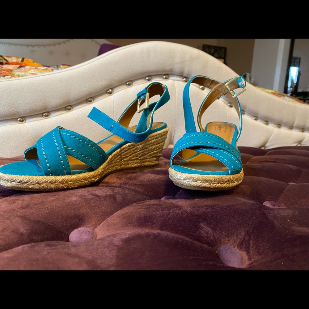 Bass Wedge Sandals size 6